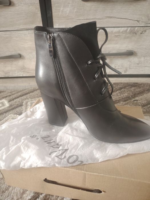 Кожаные ботильоны 39 новые