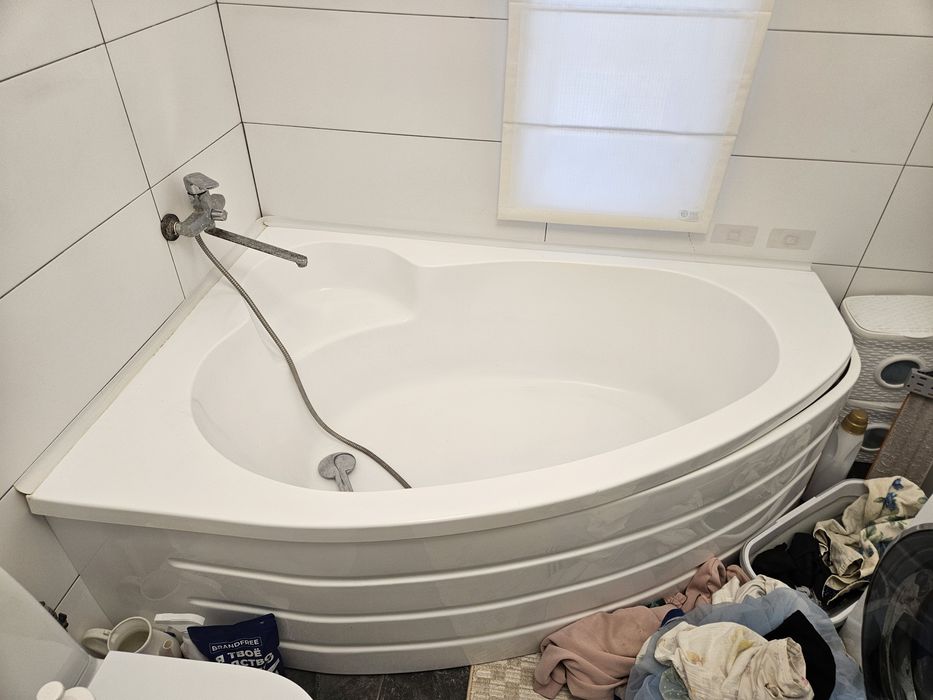 Продам ванну угловую