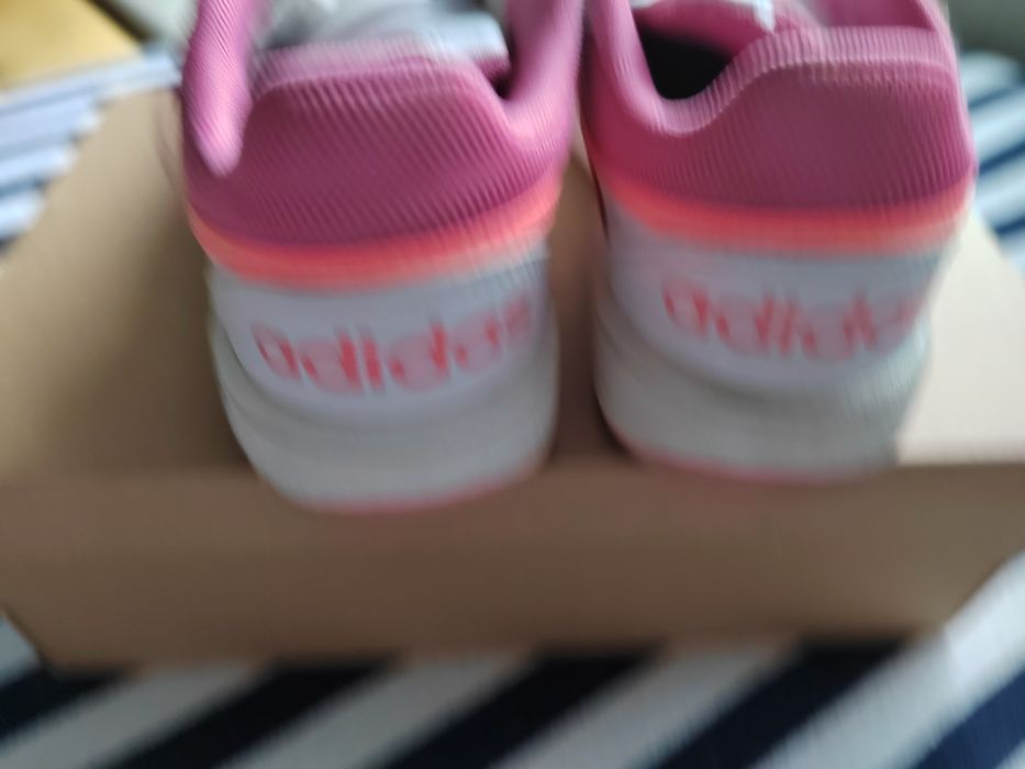 Нови маратонки Adidas 34