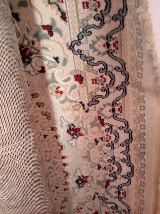 Диван б.у, ковёр, посуды