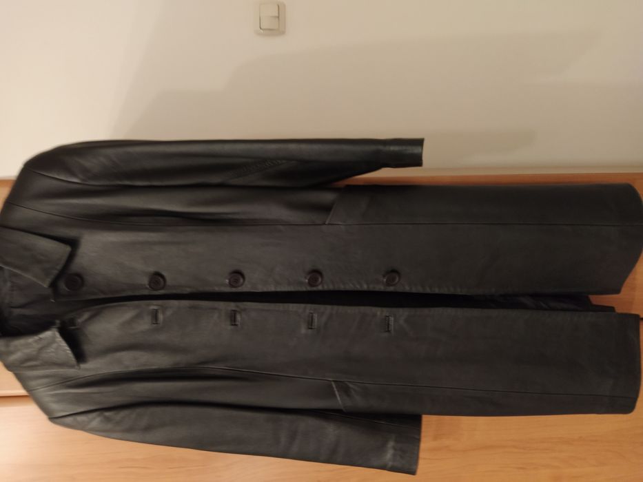 Vând haina de piele