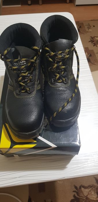 Продам сефти ботинки