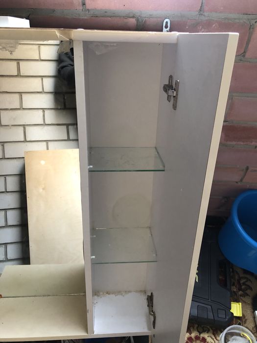 Шкафчик с зеркалом для ванны