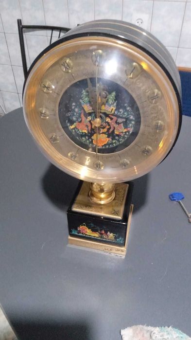 Настольные часы Весна