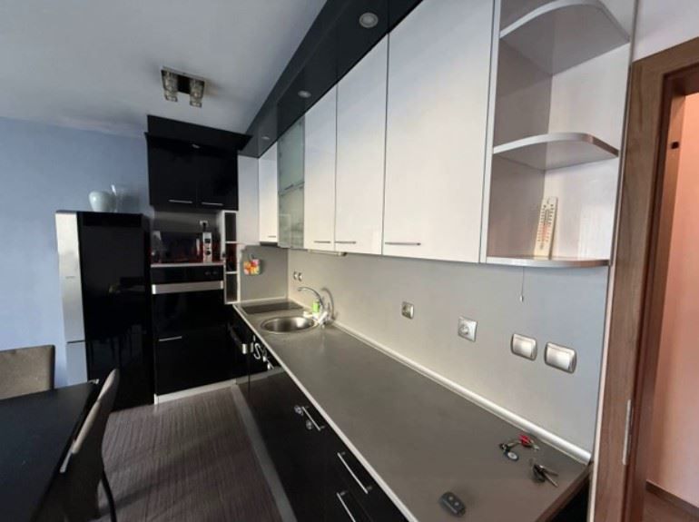 Дава се под наем Тристаен апартамент в София, Изгрев - 95 кв.м за 796.62 € - Снимка #2