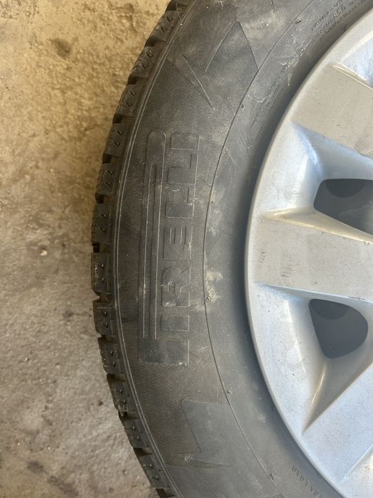 R16 зимние шины продам