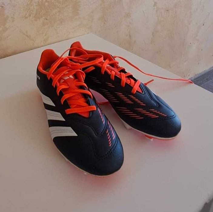 Ghete fotbal Predator Club FxG J IG5429 Negru, marimea 37 1/3