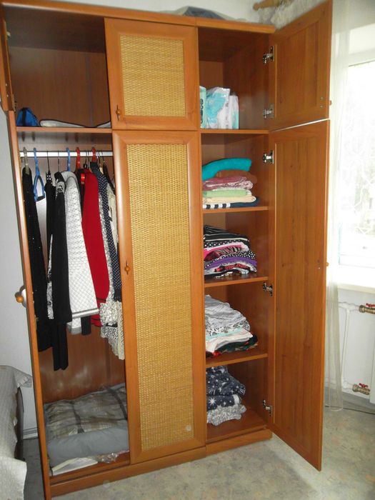 Шкаф плательный трехдверный