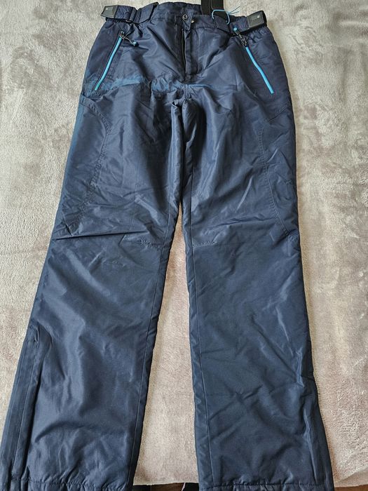 Ски панталон, тъмно син и черен.