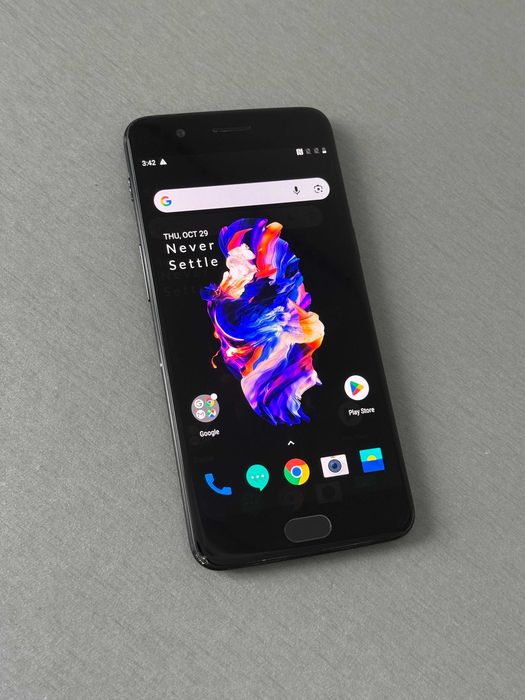 OnePlus 5 - /128 GB -8 GB RAM , android 9