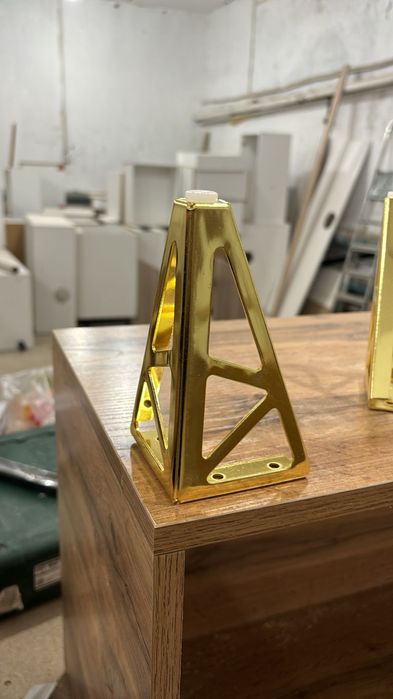 Срочно продам тв тумбу