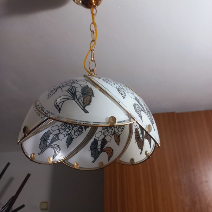 Люстры потолочные.