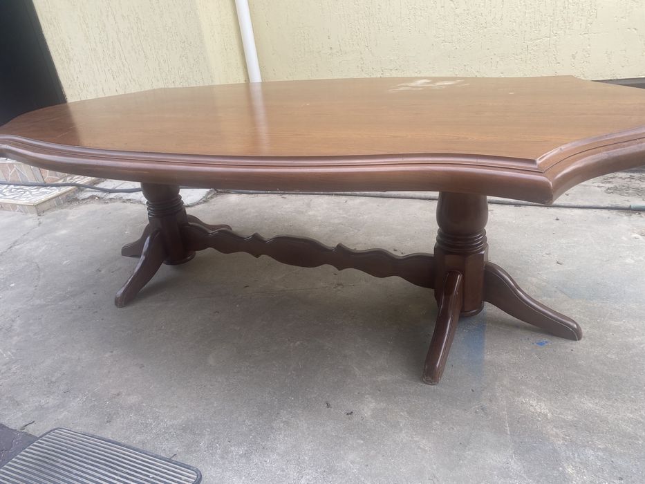 Продаётся стол для гостиной