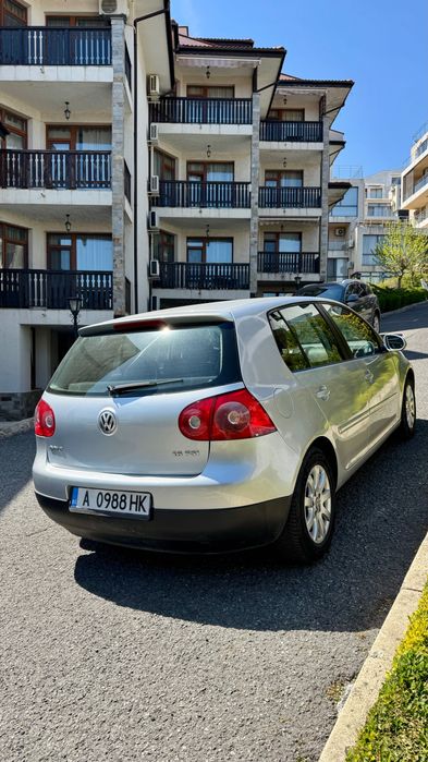 Продавам Volkswagen Golf 5