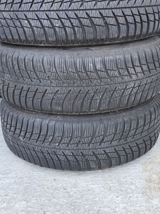 4 Броя 215/65/17 Bridgestone 2x7,8mm 2x6,5mm