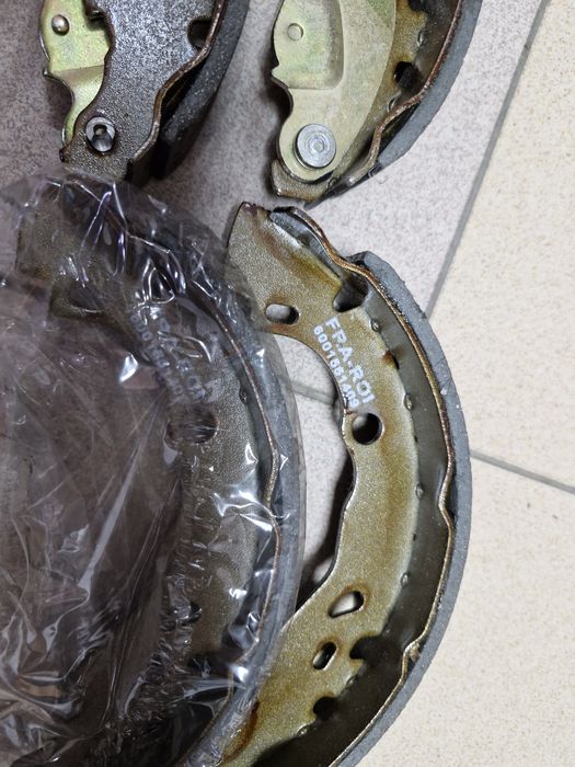 Колодки на Рено Дастер новые.