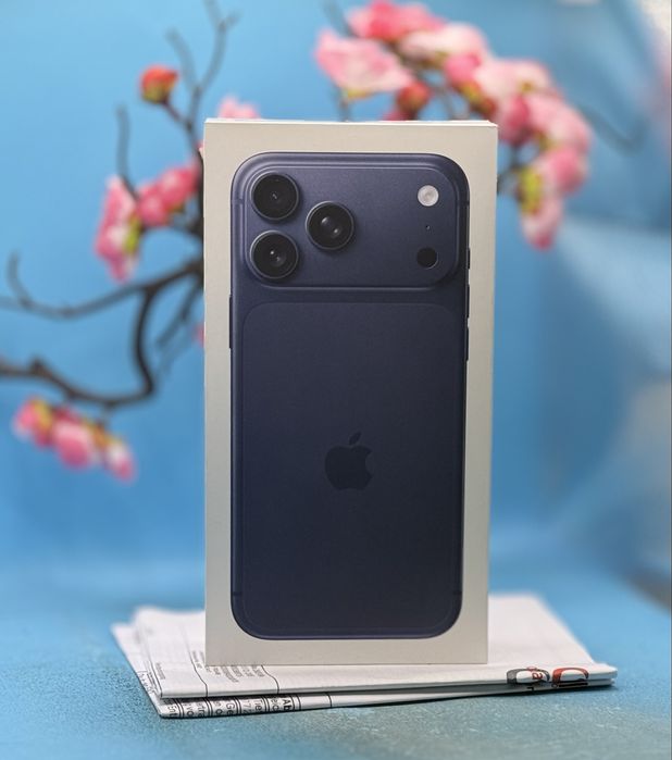 НОВ!!! Apple iPhone 17 Pro Max, 256GB, 5G, Deep Blue + адаптер Apple
