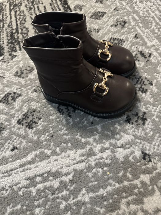 Vând Ghetuțe fetițe !