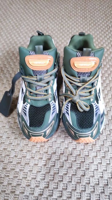 Off White Be Right Back