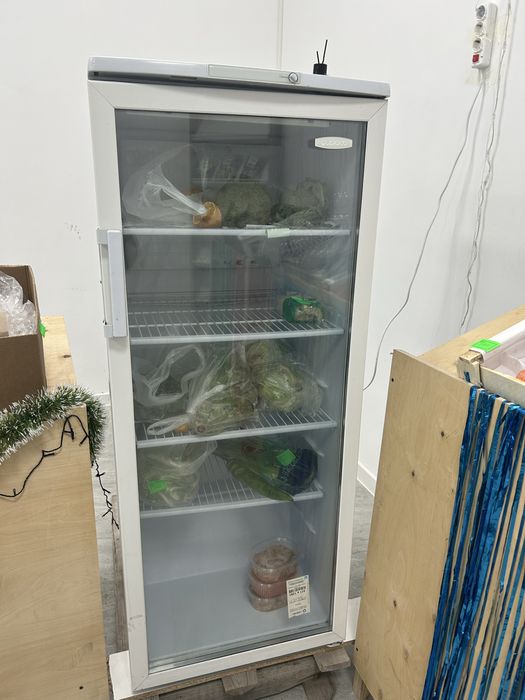 Витринный холодольник на магазин