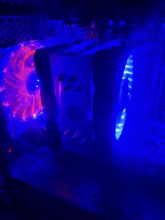 Pc gaming i7 7700 ram 16 gb , gtx 1070 8 g 256 biti ssd 256