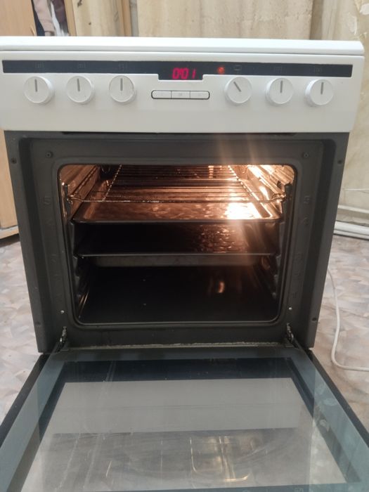 Продам стеклокерамическую плиту Hansa