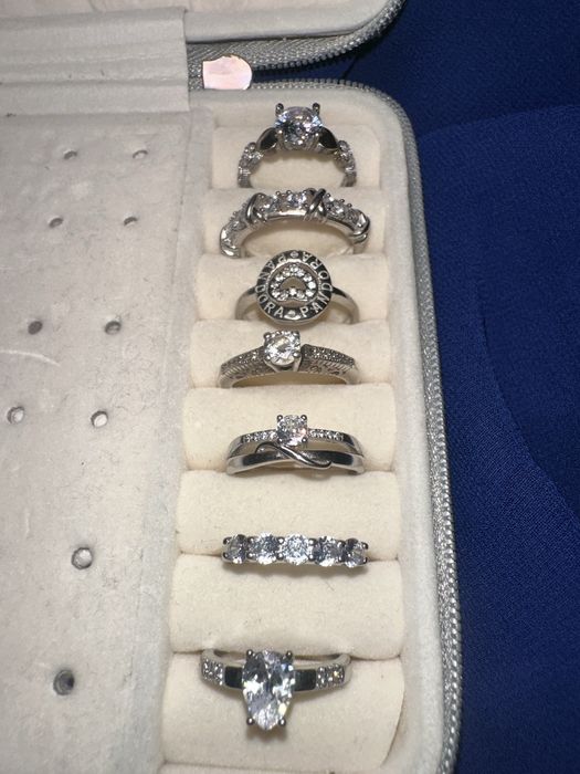 Серебрянные кольца продам срочно