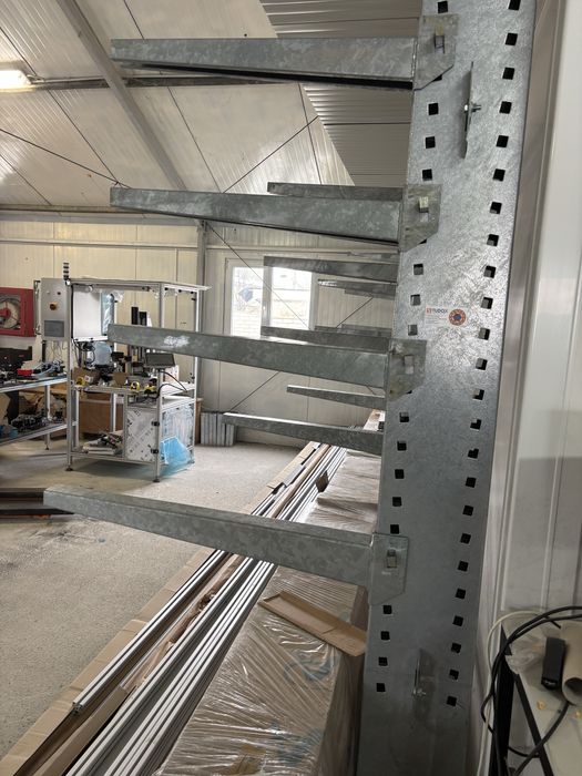 Rafturi zincate cantilever