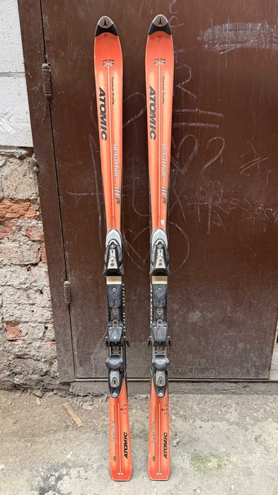 Schiuri Atomic BetaRide 10.20 cu legături Atomic 614, 180 cm