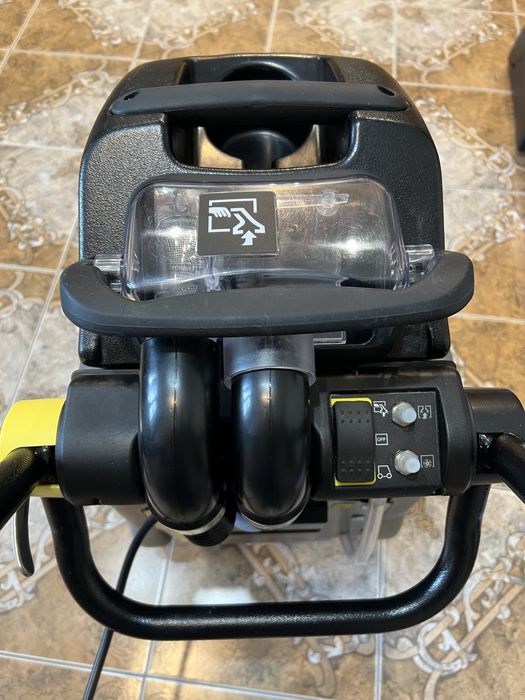 Продам Коврочистку Карчер