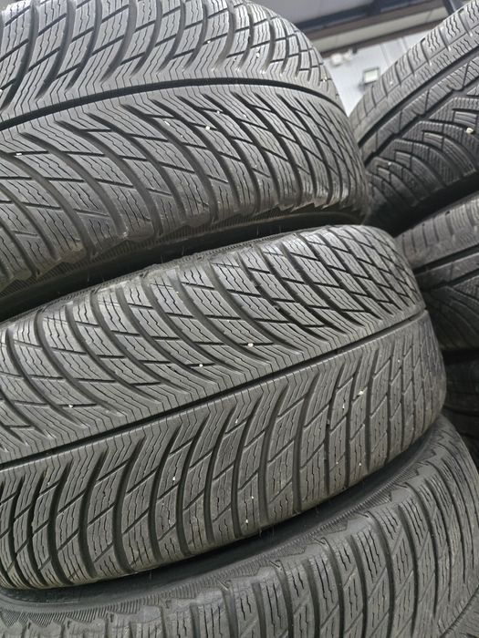 2 Броя 235/40/18 Michelin 6,6mm