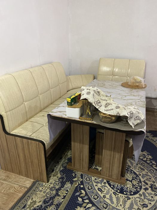 Кухонный уголок + стол + 4 табуретки (комплект)