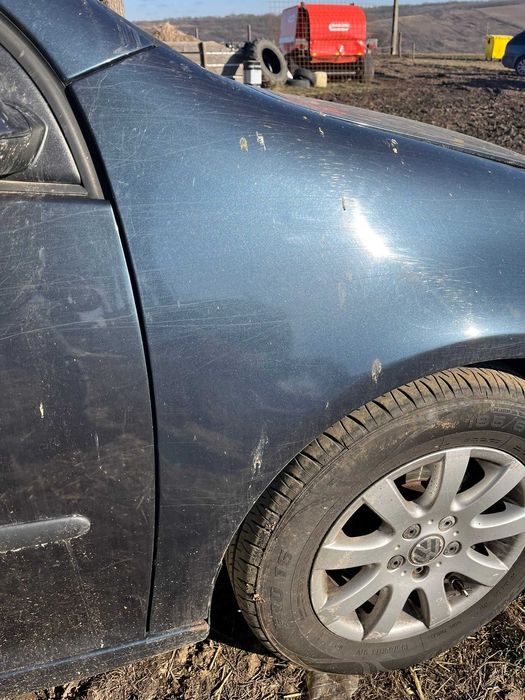 Aripa dreapta fata Volkswagen Golf 5 1.6 FSI BLF 2006