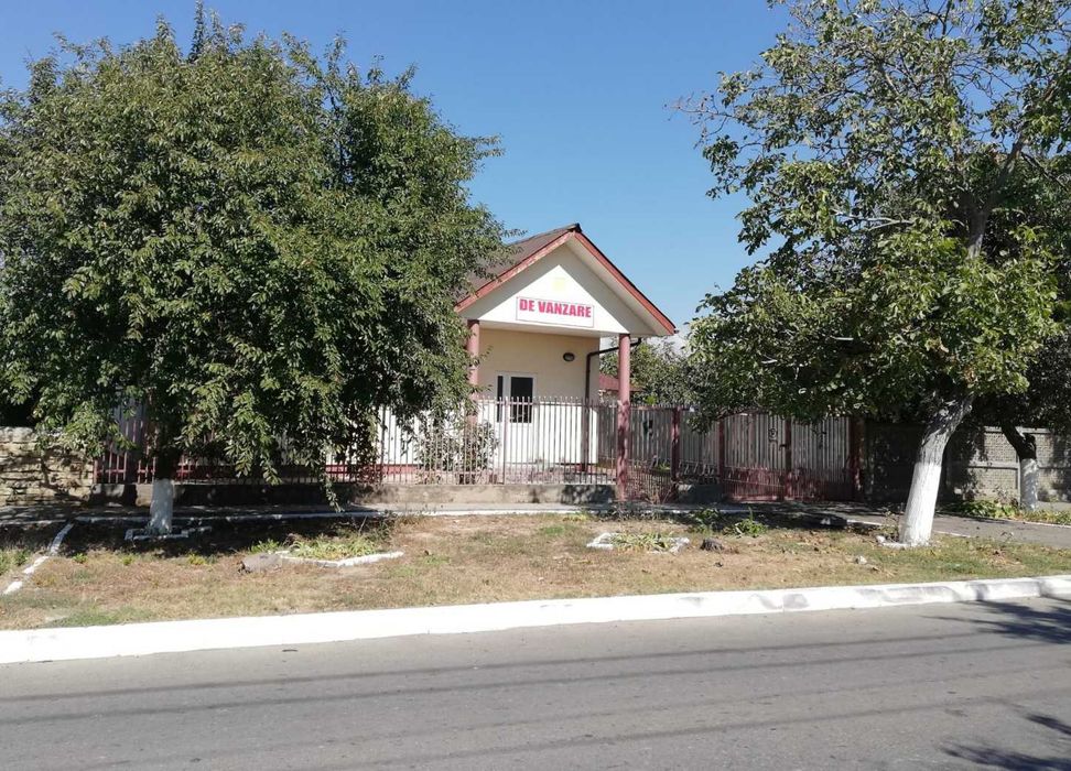 Vând casă, com Jurilovca, jud Tulcea, 1700 mp teren, 750m de noul port