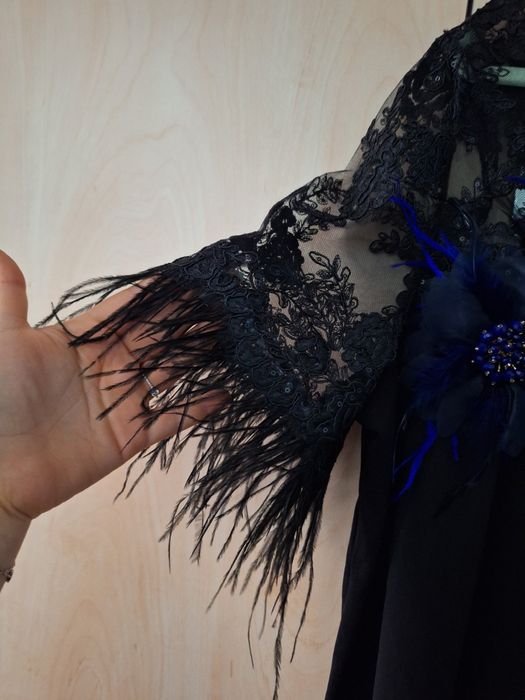 Rochie neagra cu puf