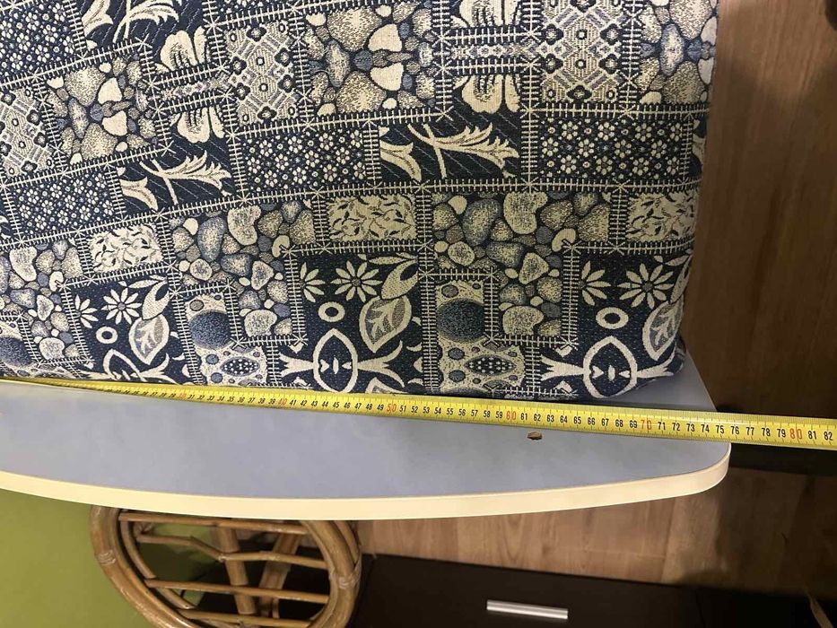 Продавам легло с матрак и бюро