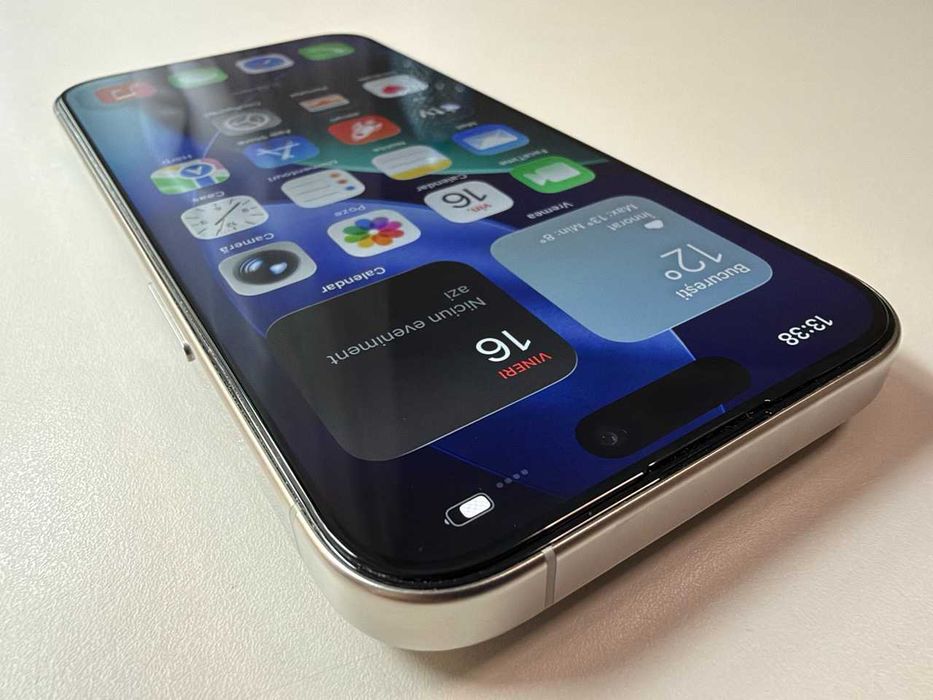  Apple / iPhone 15 Pro 128 Gb / White Titanium