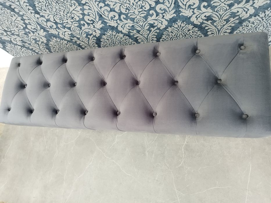 Vând bancuta,canapeluță din catifea gri model Chesterfield
