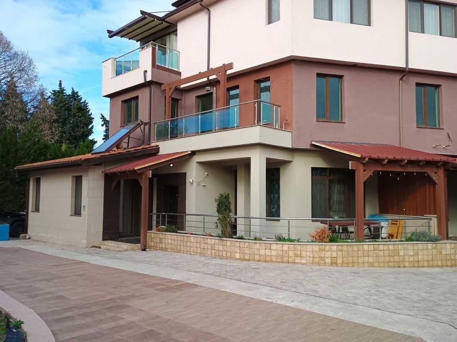 Тристаен апартамент под наем Бургас, Ветрен