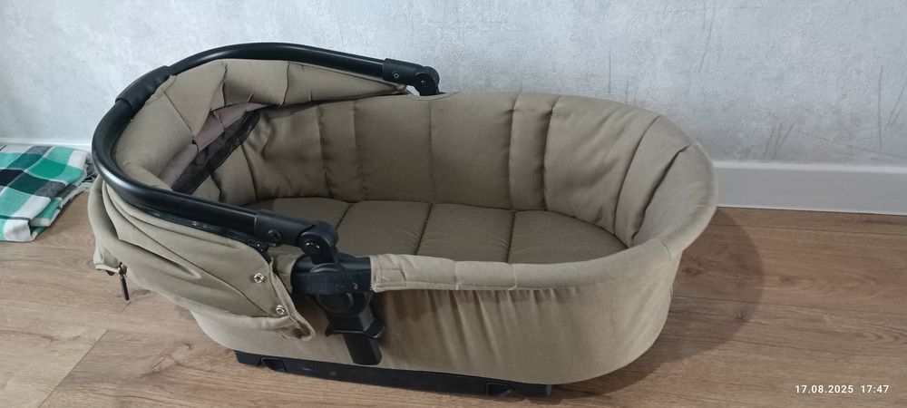 Детская прогулочная коляска