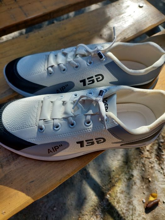 Продам кроссовки