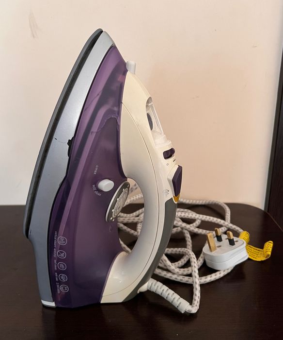 Напълно функционална парна ютия