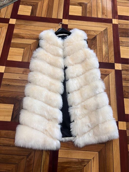 Шуба белая безрукавка