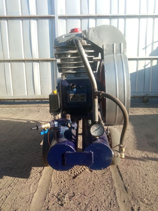 Продам воздушный компрессор СО-7б.