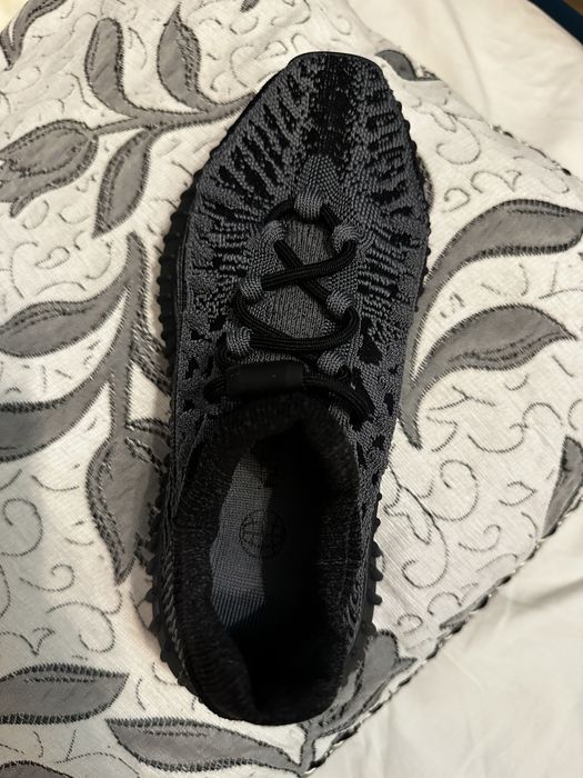 YZY 350V2 CMPCT noi cu eticheta