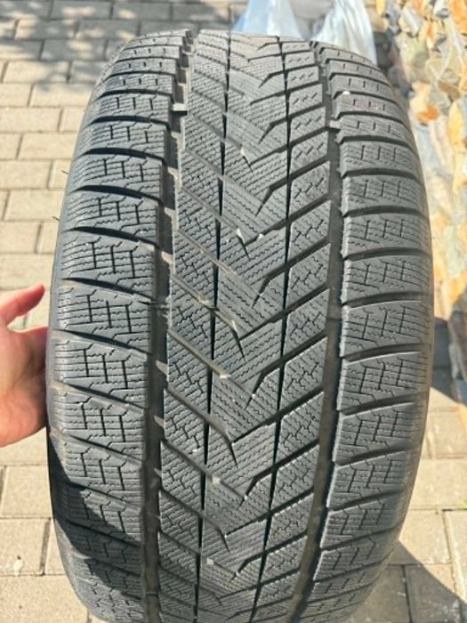 Зимна Гума 285/40/21