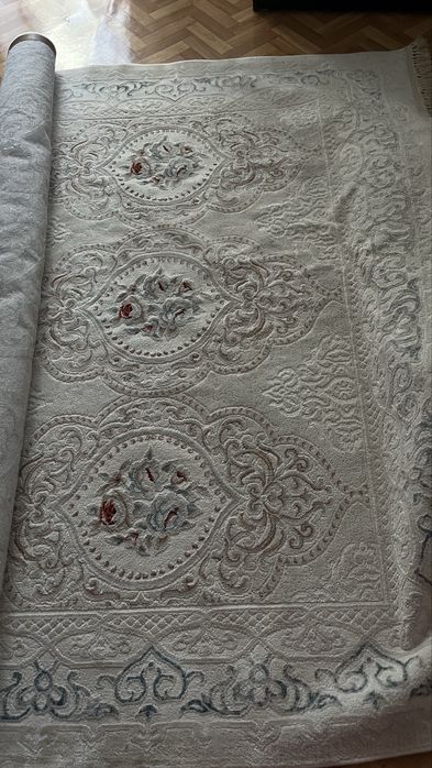 Продам ковер красивый 3на 5 м