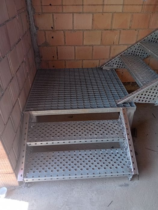 Scara metalica zincata de exterior facem și montaj