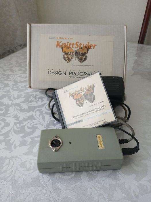 Продается вязальная машина