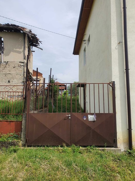 Къща на два етажа с. Петрово община Сандански